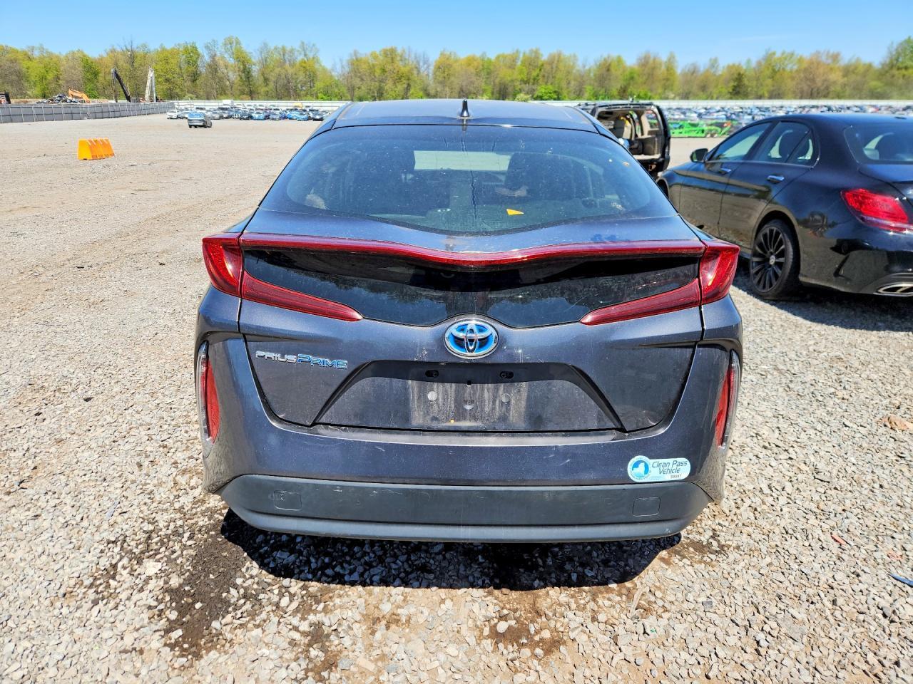 2018 Toyota Prius Prime Premium - Image 6