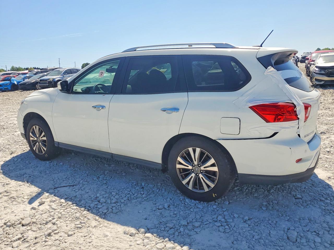 2017 Nissan Pathfinder Sv - Image 2