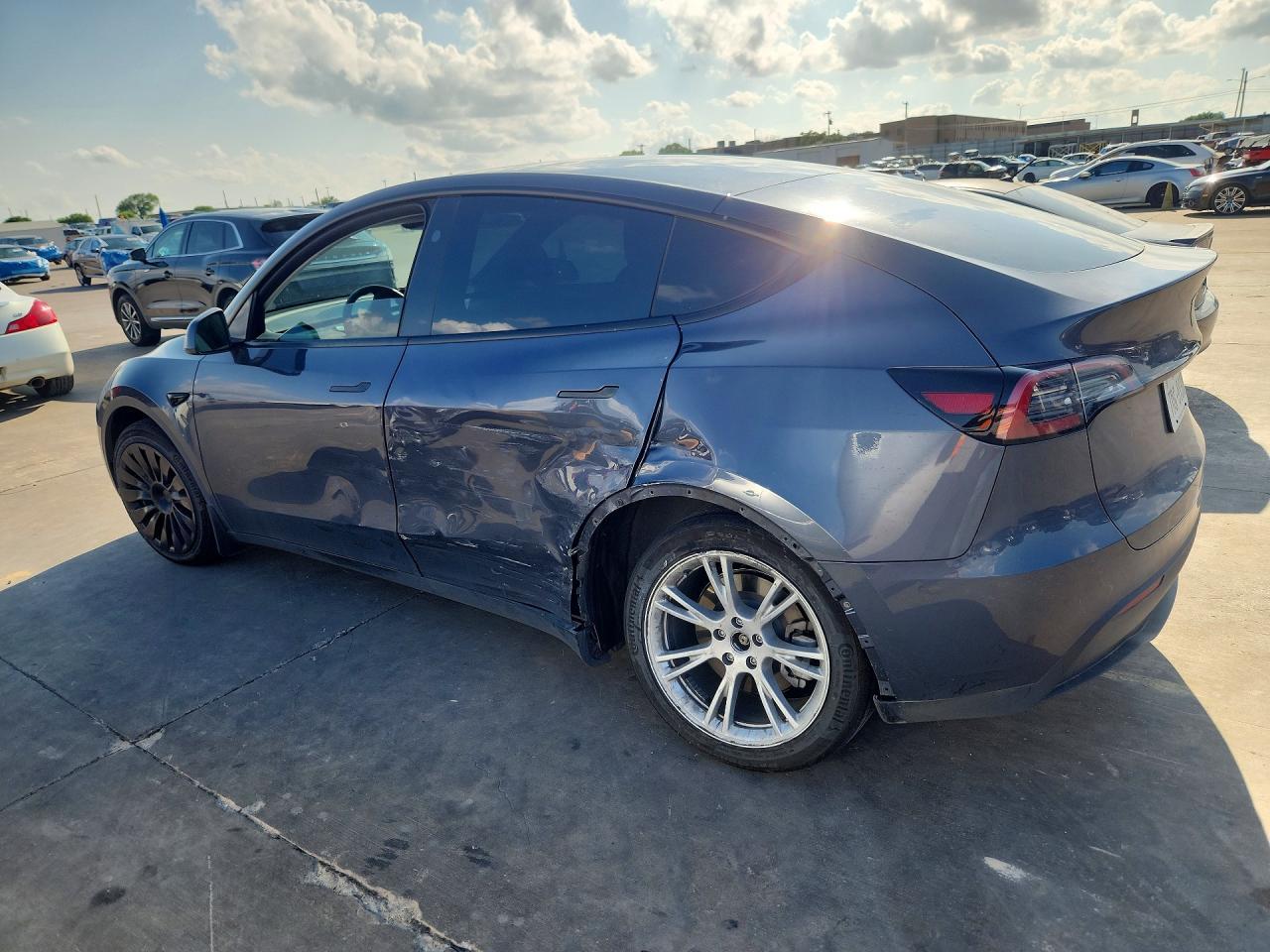 2023 Tesla Model Y - Фото 2