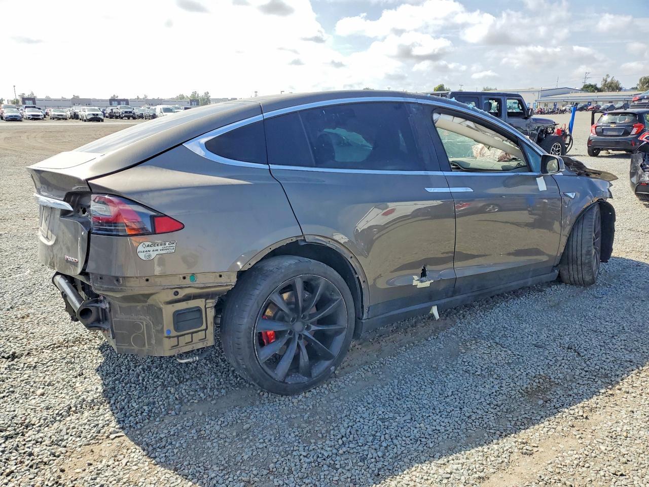 2016 Tesla Model X - Фото 3