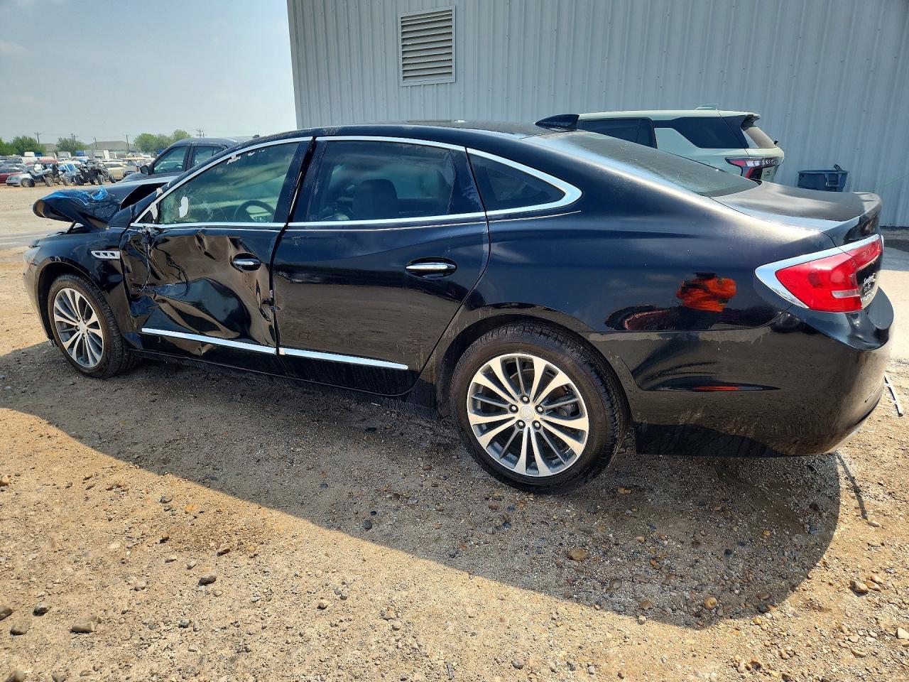 2017 Buick Lacrosse Essence - Image 2
