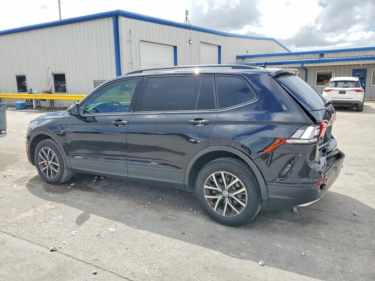2021 Volkswagen Tiguan S - Фото 2
