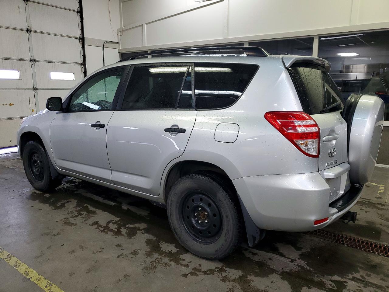 2011 Toyota Rav4 Base - Фото 2