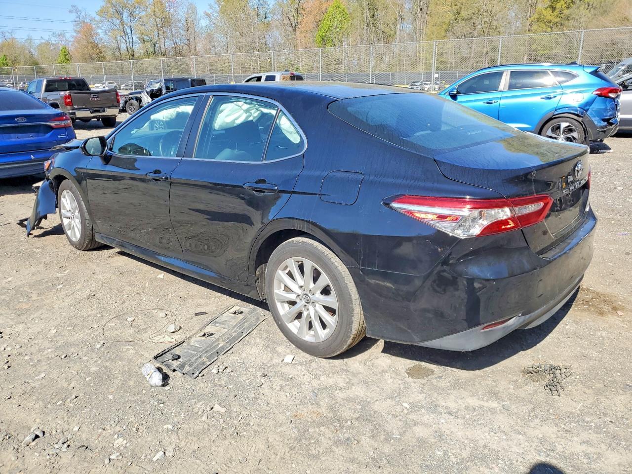 2018 Toyota Camry Le - Фото 2