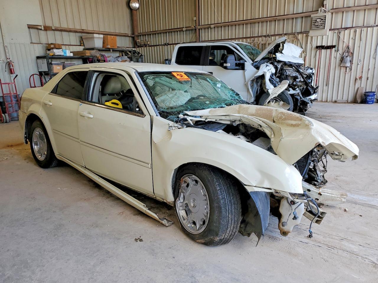 2006 Chrysler 300 Touring - Image 4