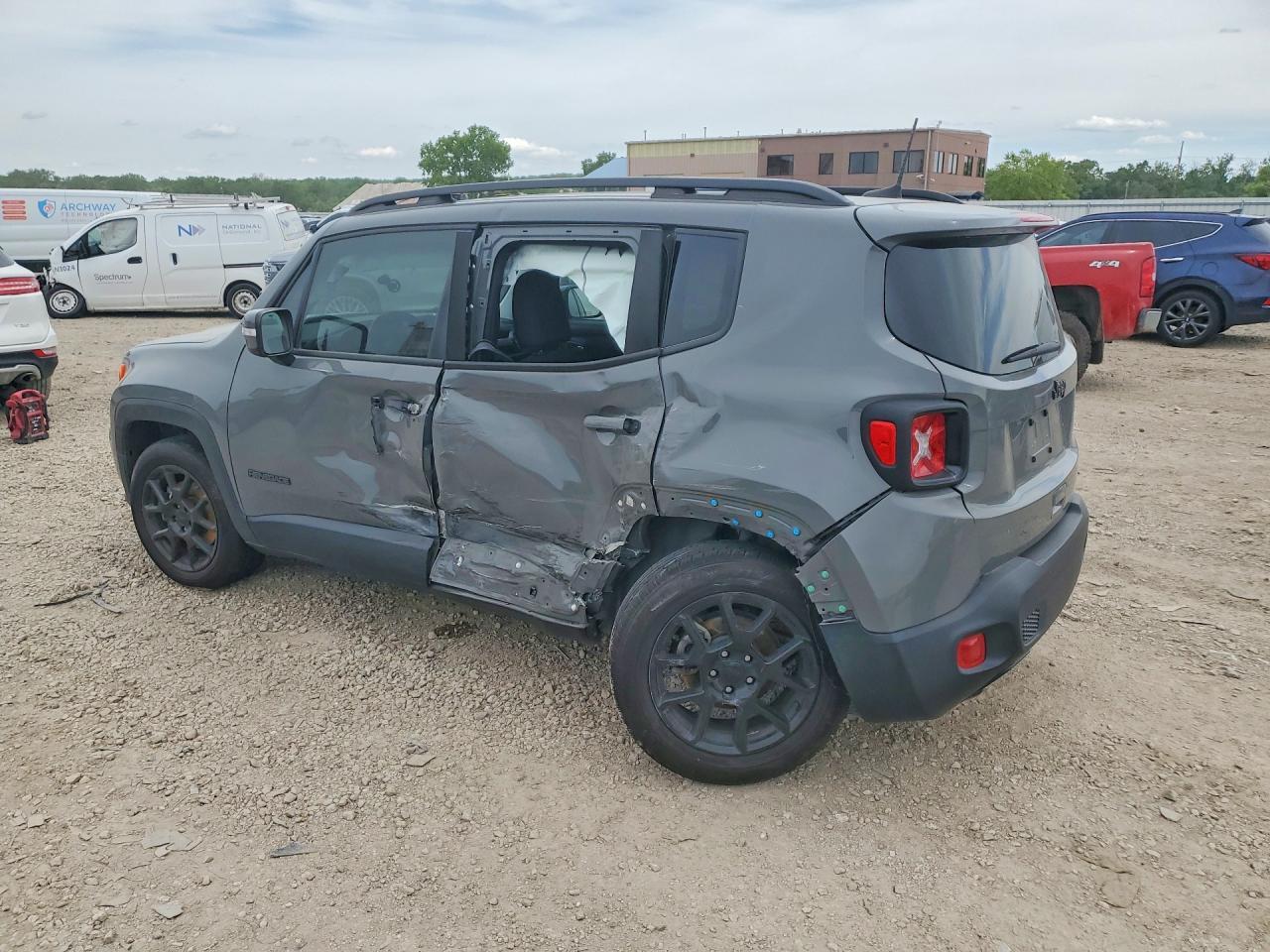 2020 Jeep Renegade Latitude - Image 2