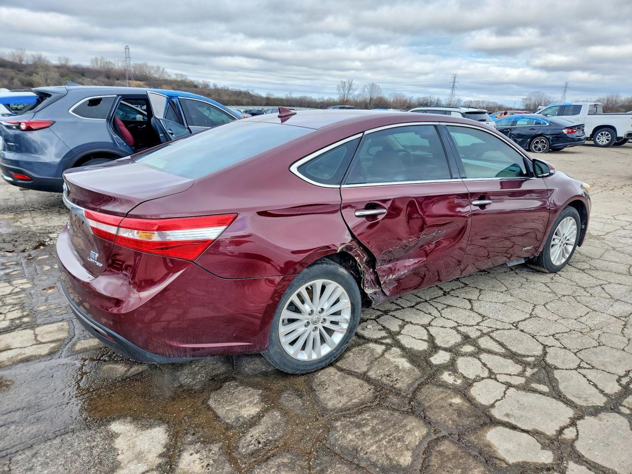 2014 Toyota Avalon Hybrid Limited - Image 3