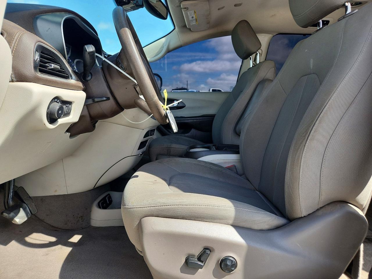 2021 Chrysler Pacifica Touring - Фото 7