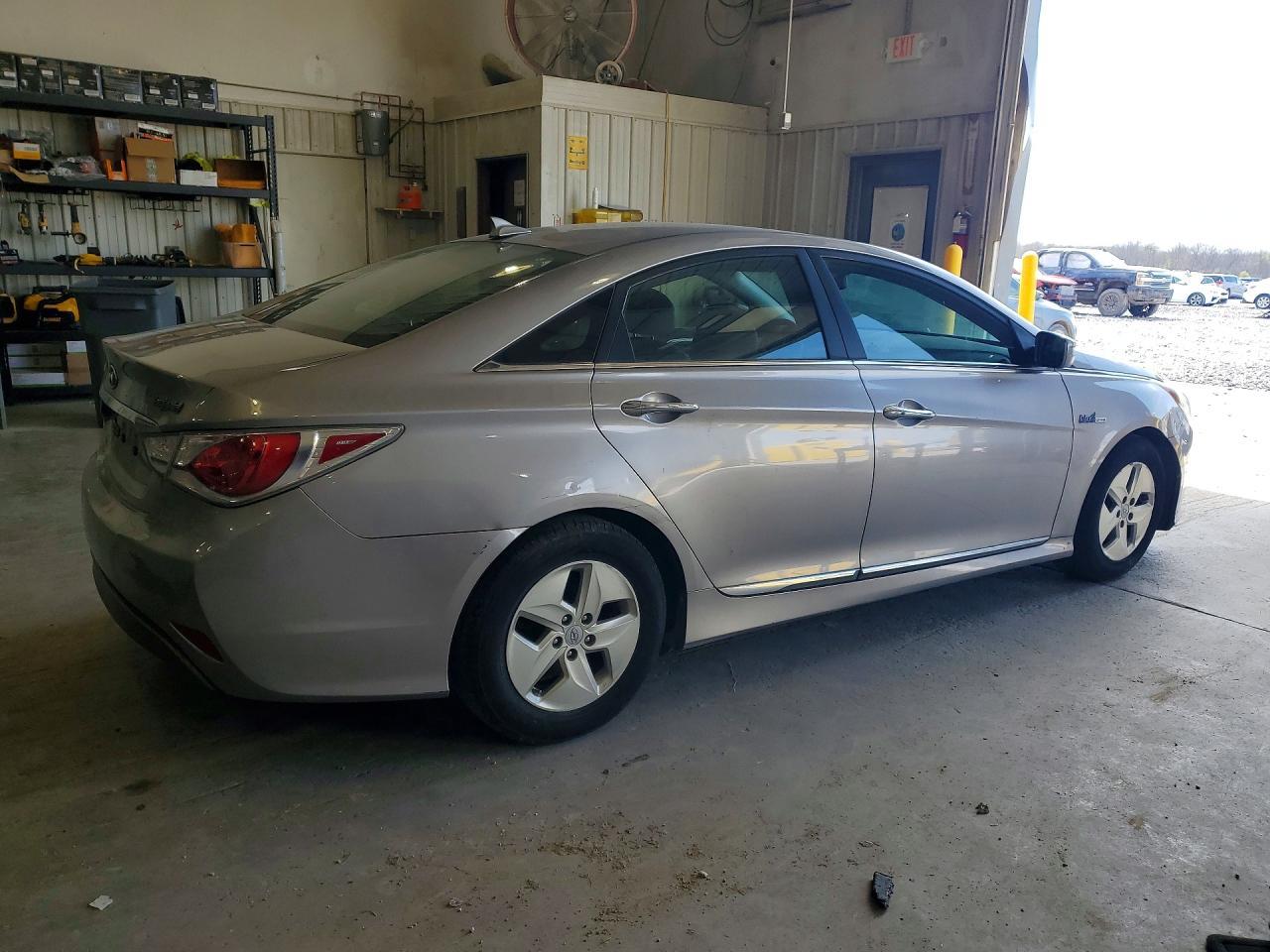 2012 Hyundai Sonata Hybrid Base - Фото 3