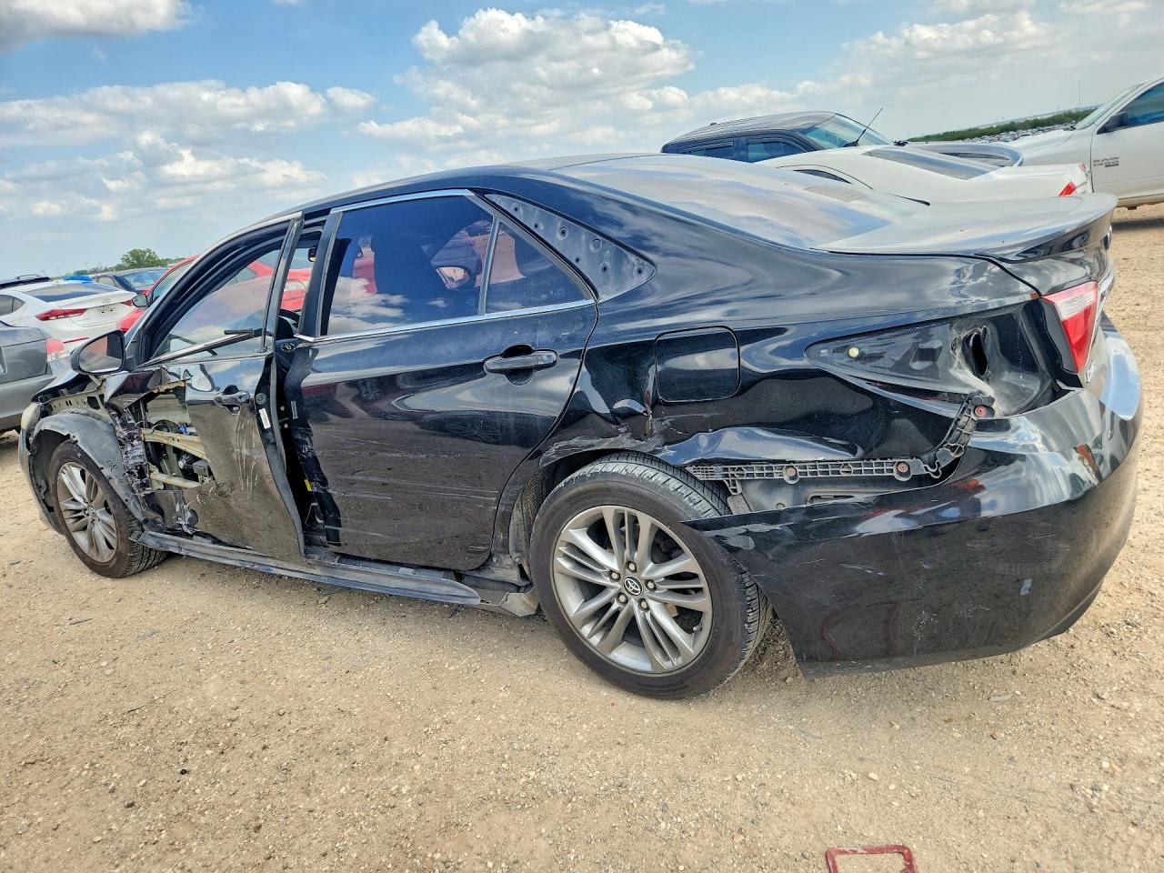 2017 Toyota Camry Se - Фото 2