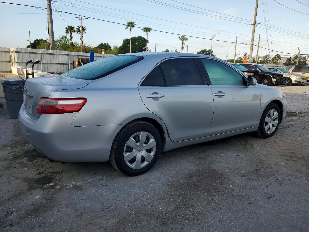 2007 Toyota Camry Le - Фото 3