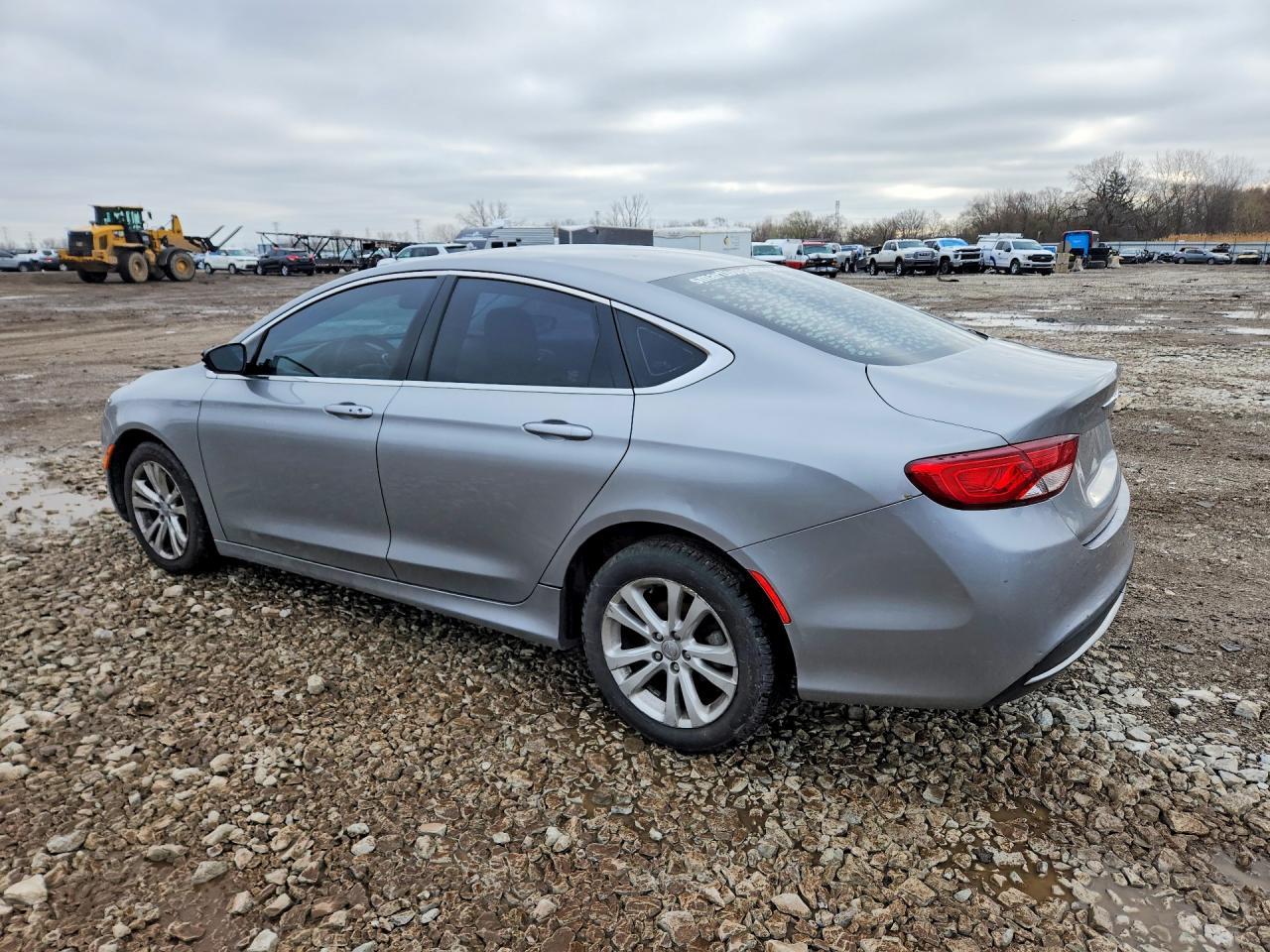2015 Chrysler 200 Limited - Фото 2