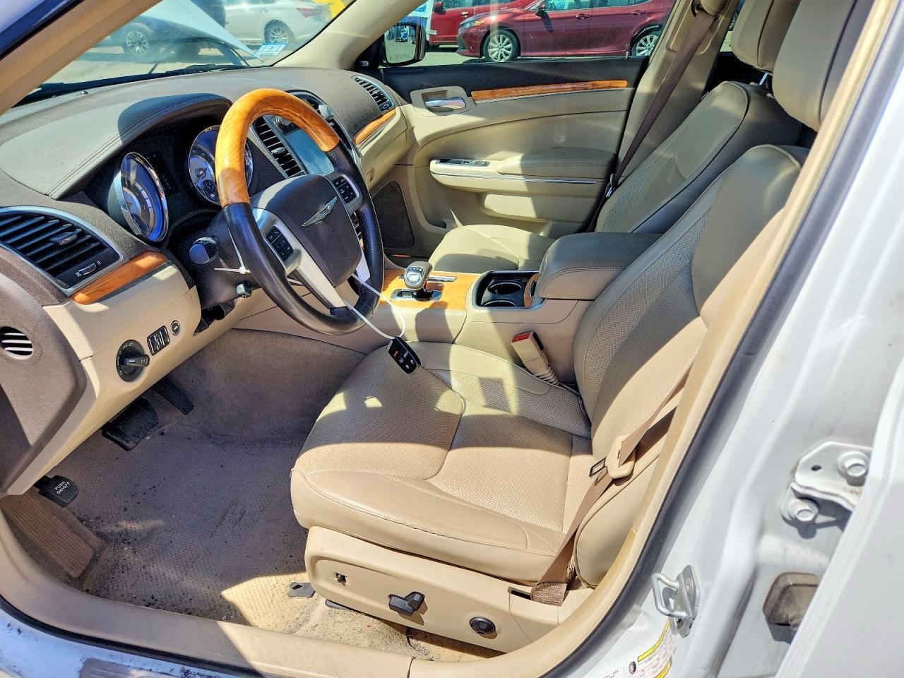 2013 Chrysler 300C - Image 7