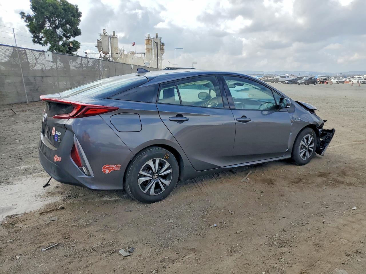 2018 Toyota Prius Prime Plus - Image 3