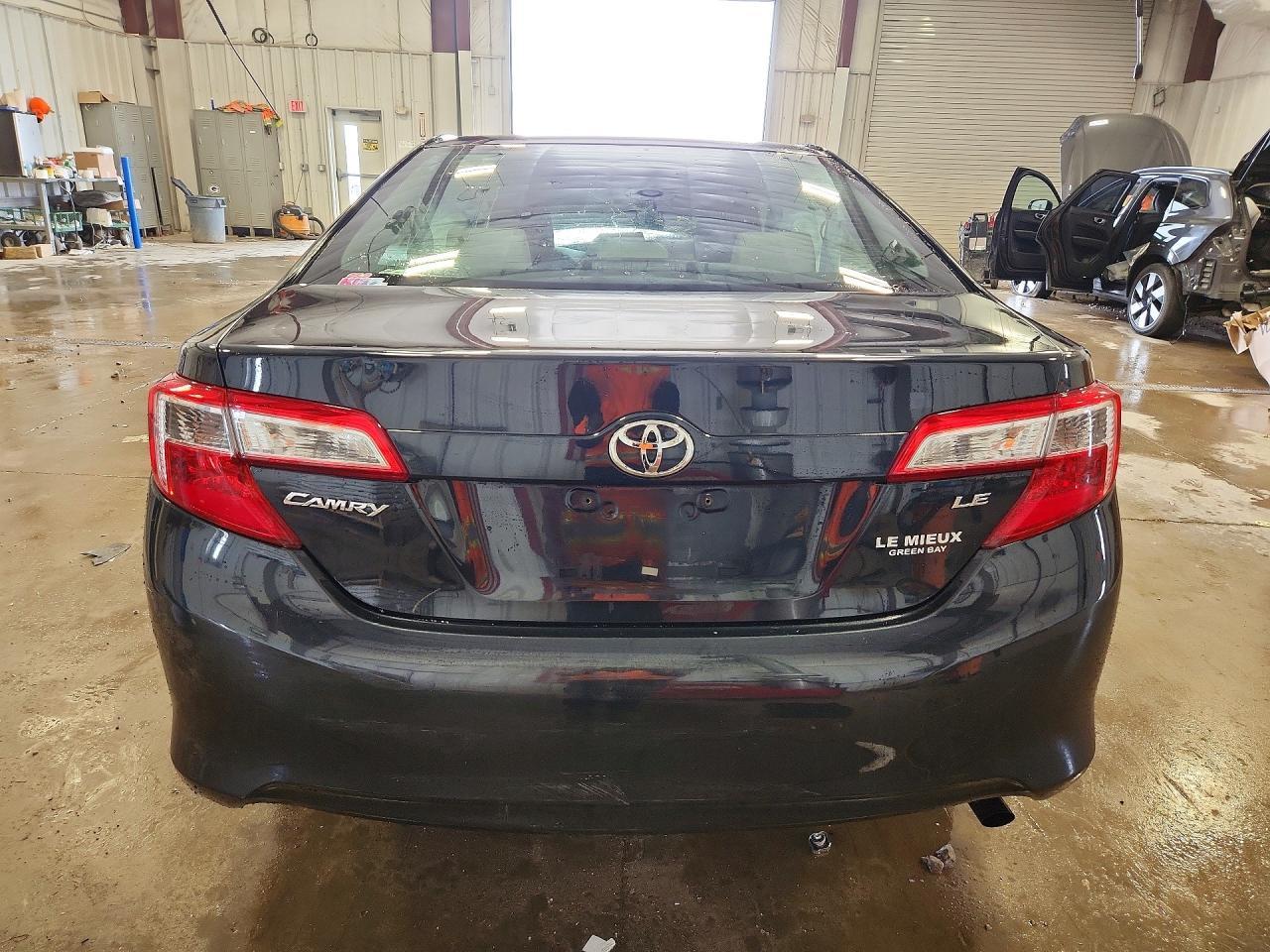 2013 Toyota Camry Le - Фото 6