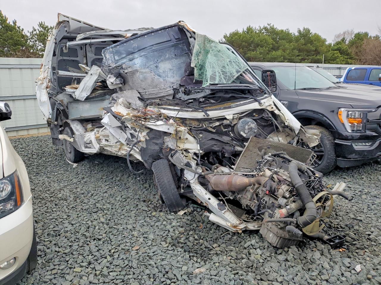2016 Mercedes Benz Sprinter 2500 Utility / Service Van - Image 4