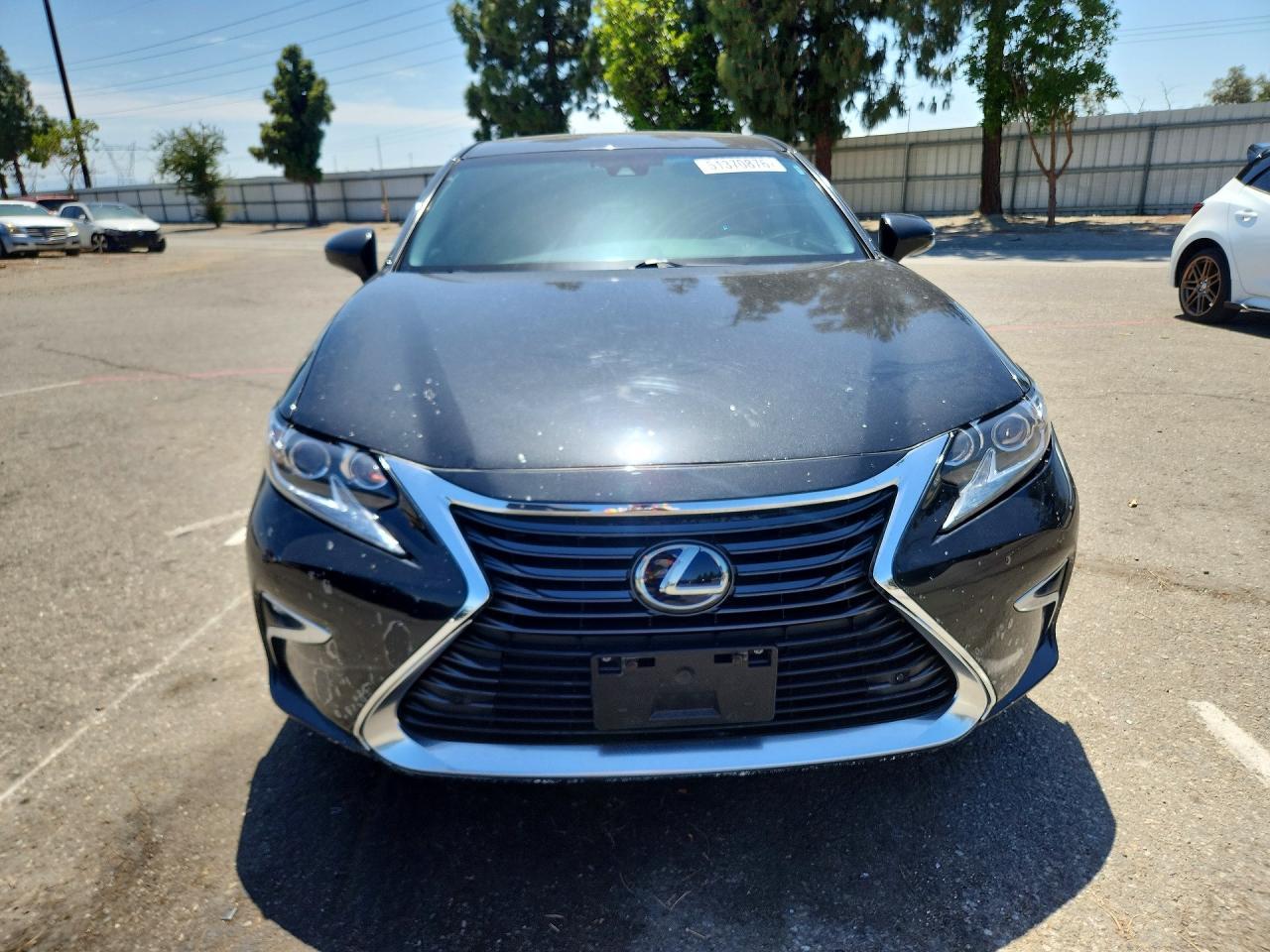 2017 Lexus Es 300H - Фото 5