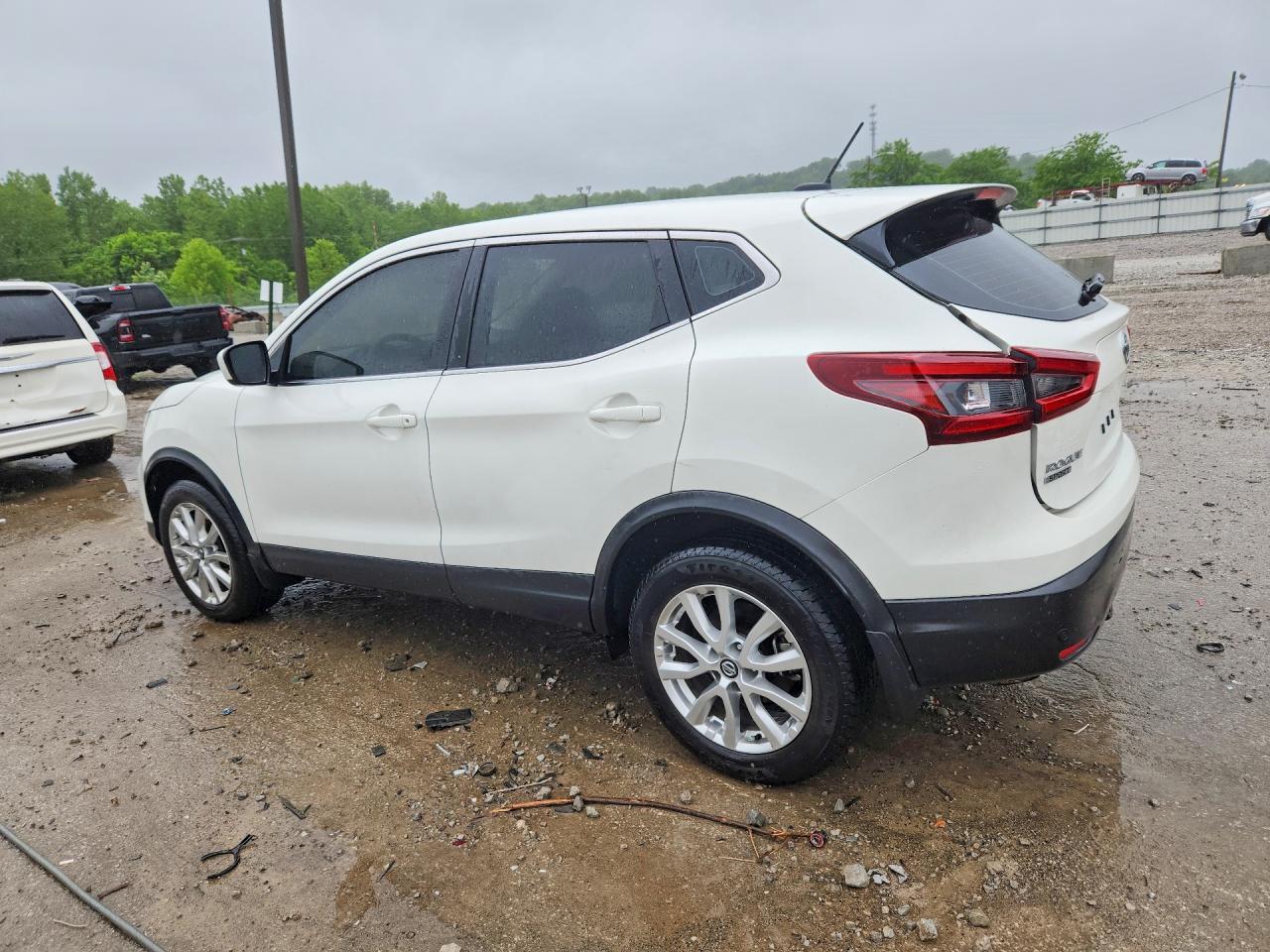 2021 Nissan Rogue Sport S - Фото 2