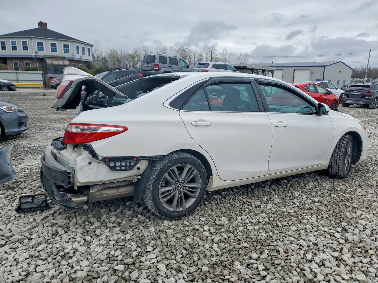 2016 Toyota Camry Se - Фото 3