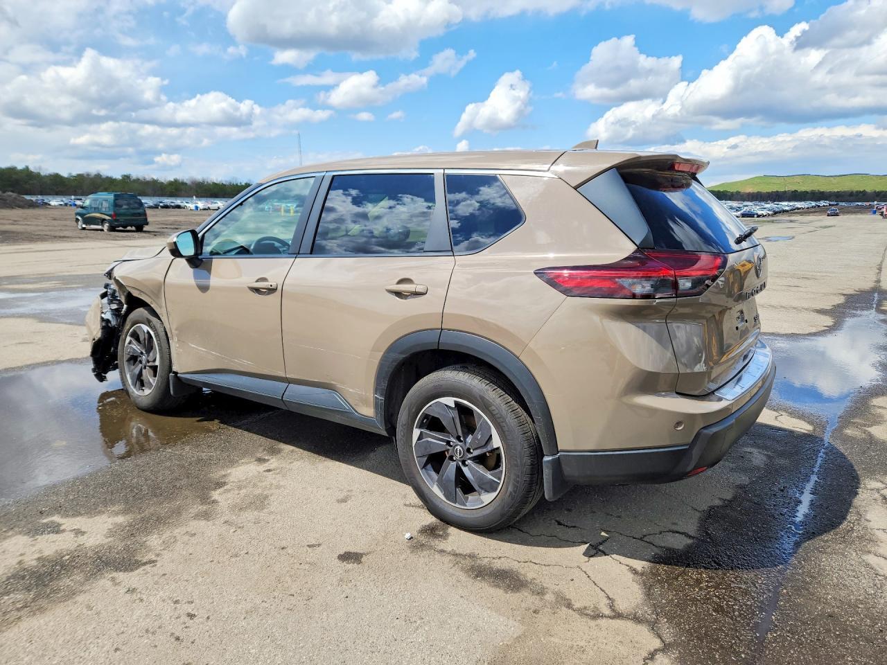 2024 Nissan Rogue Sv - Image 2