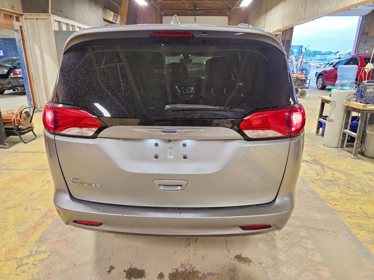 2020 Chrysler Voyager Lxi - Фото 6