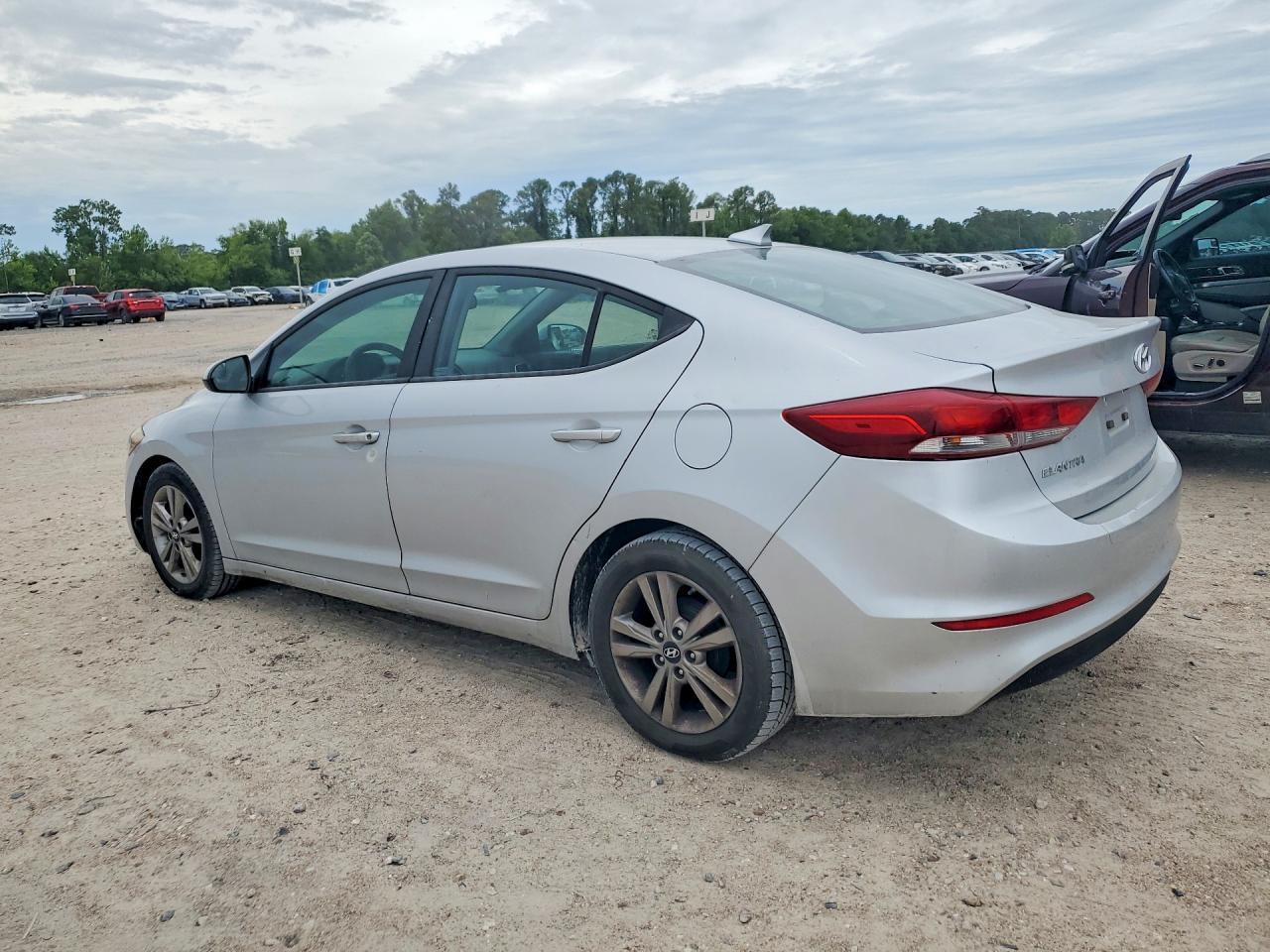 2017 Hyundai Elantra Se - Фото 2