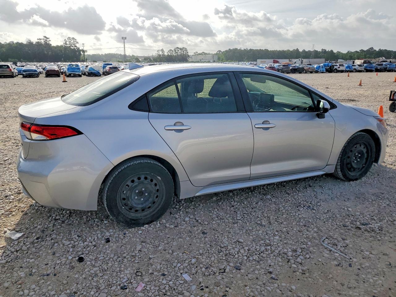2022 Toyota Corolla Le - Image 3