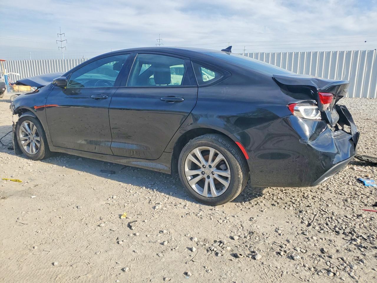2015 Chrysler 200 S - Фото 2