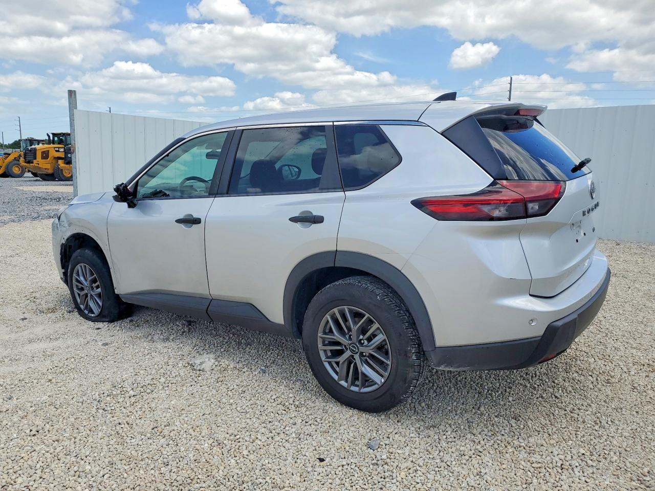 2024 Nissan Rogue S - Фото 2