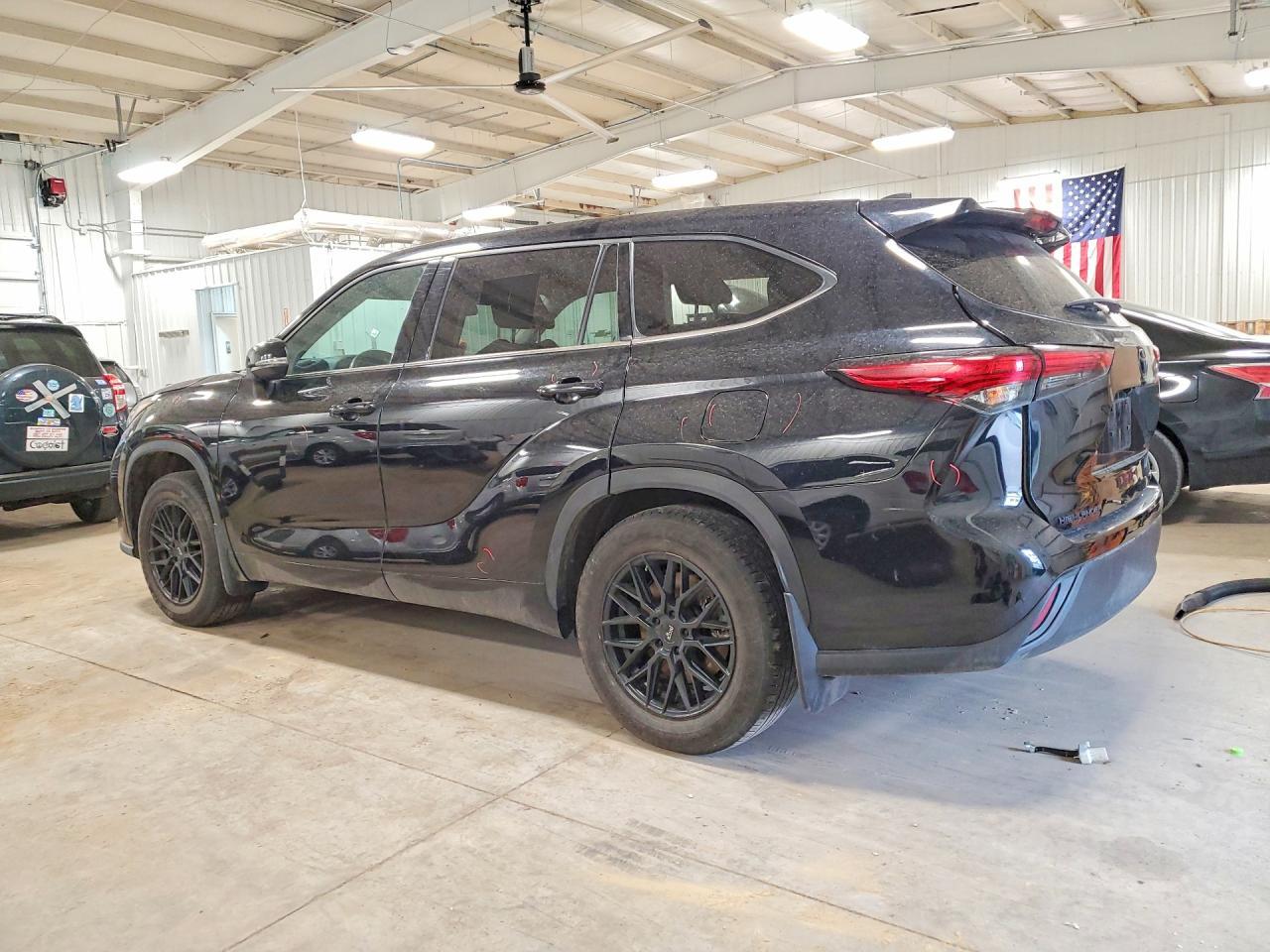 2022 Toyota Highlander Le - Фото 2