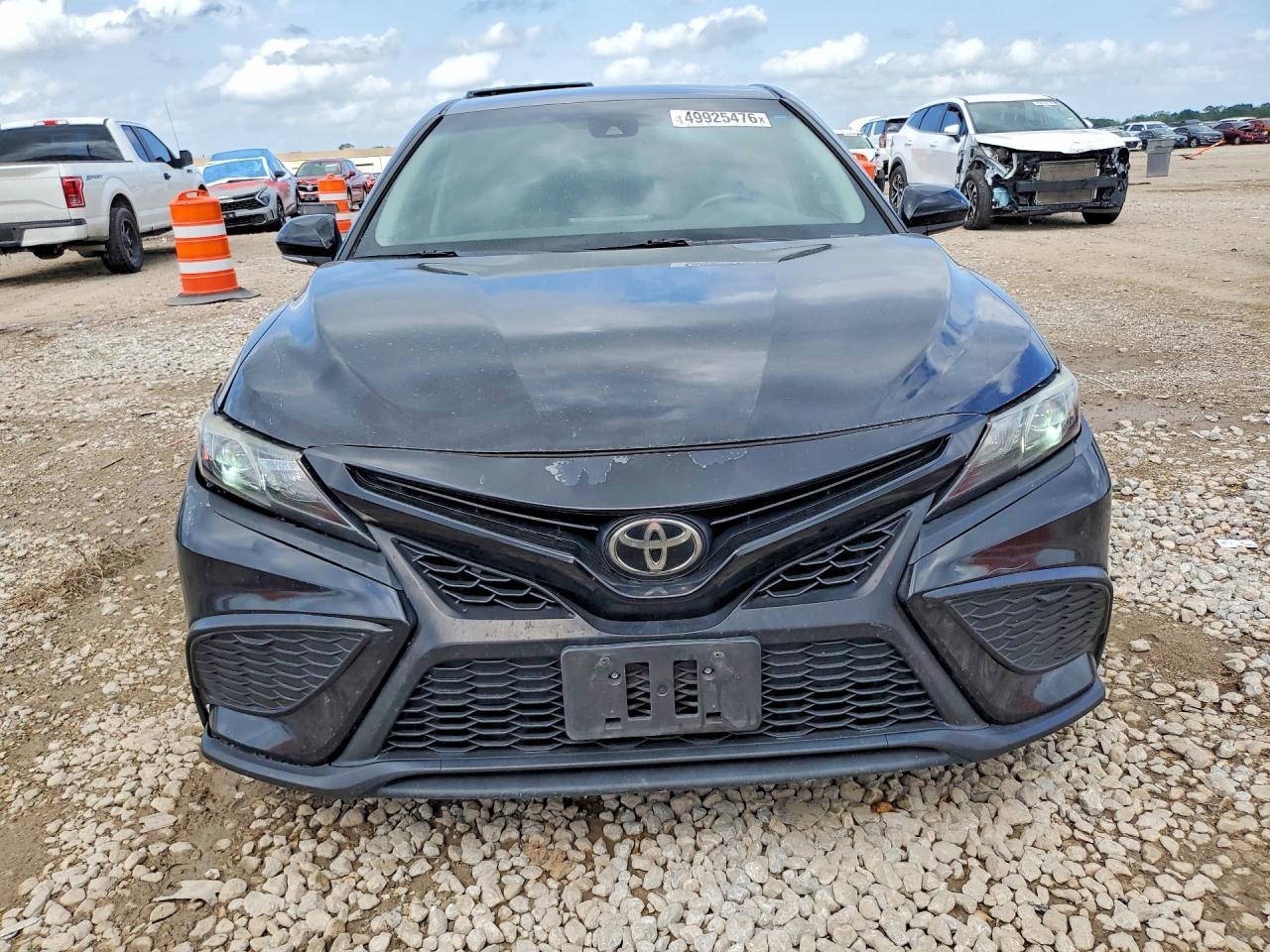 2021 Toyota Camry Se - Фото 5