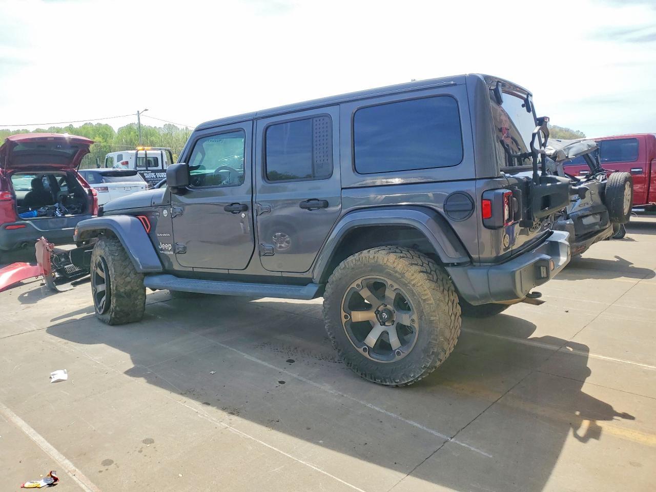 2018 Jeep Wrangler Unlimited Sahara - Image 2