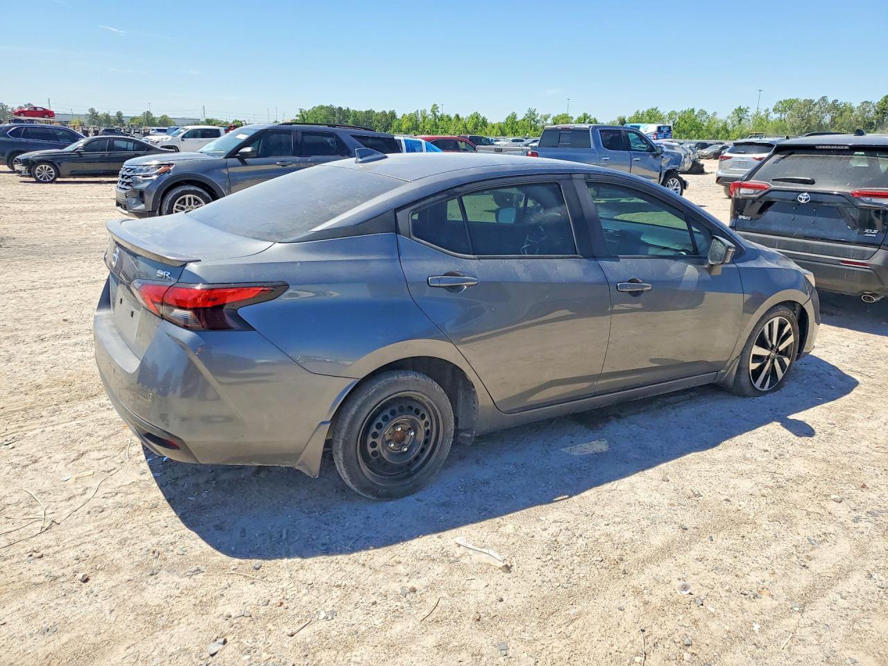 2022 Nissan Versa Sr - Фото 3