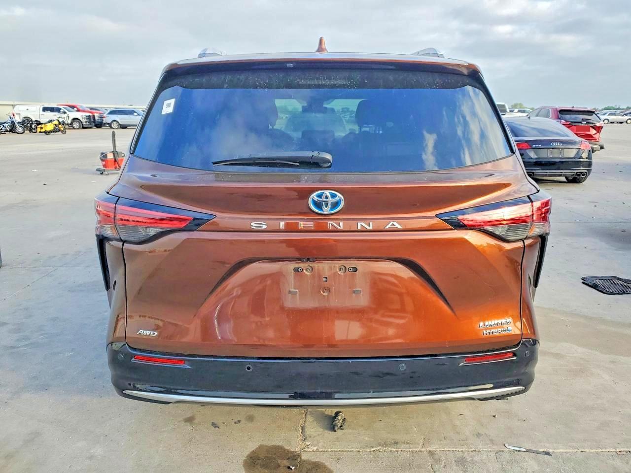 2022 Toyota Sienna Limited 7-Passenger - Фото 6