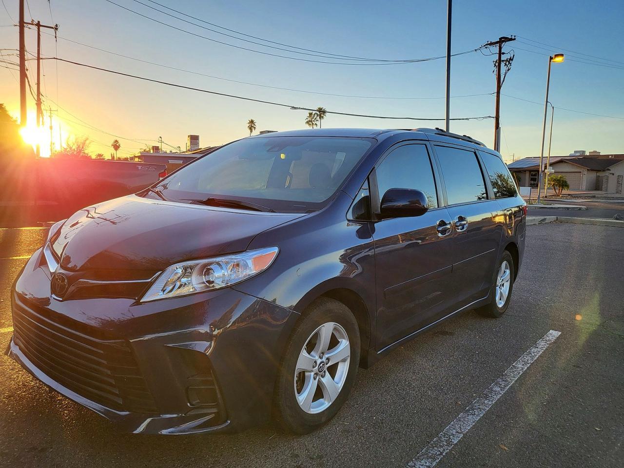 2020 Toyota Sienna Le - Image 2