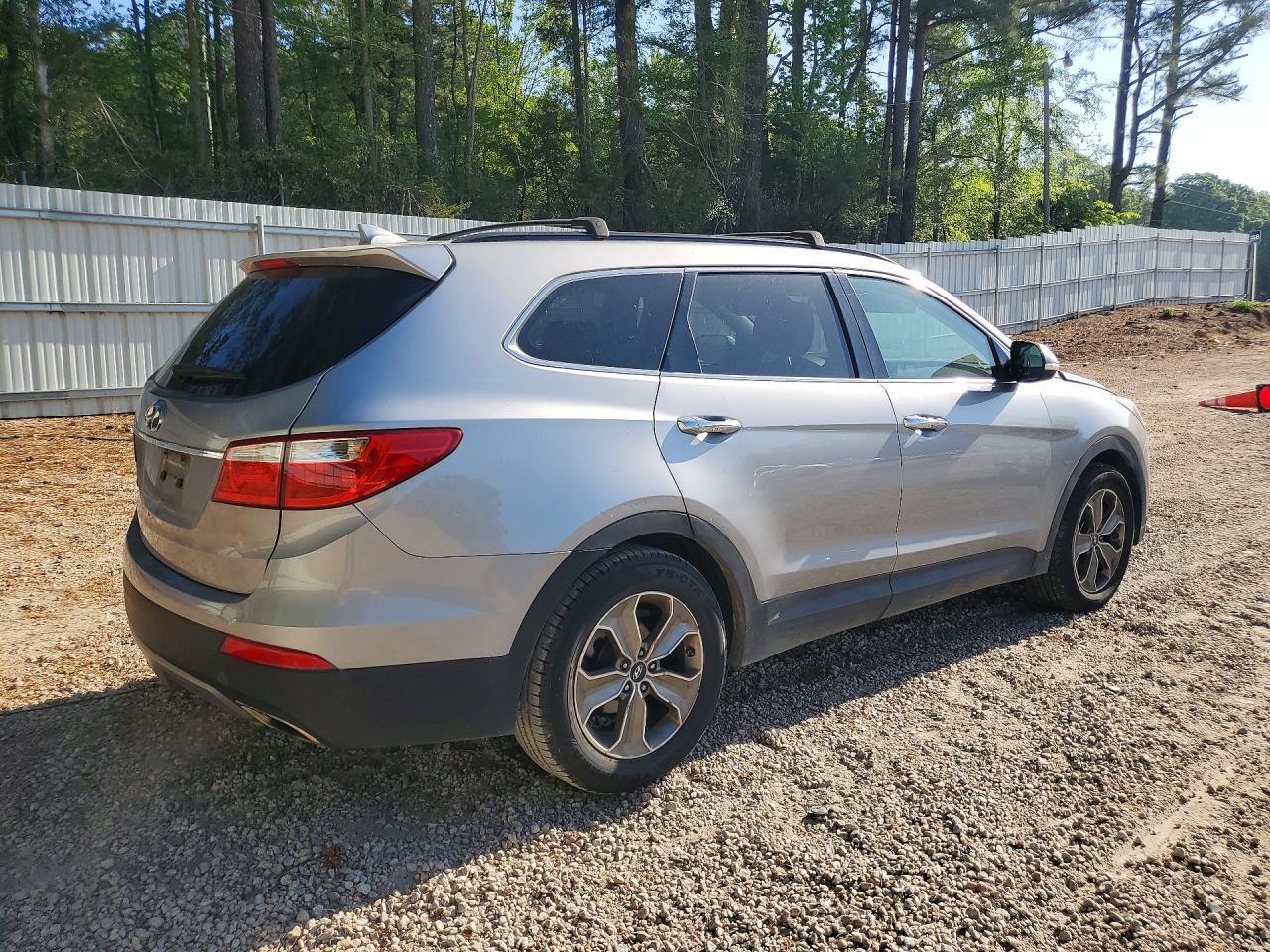 2013 Hyundai Santa Fe Gls - Image 3