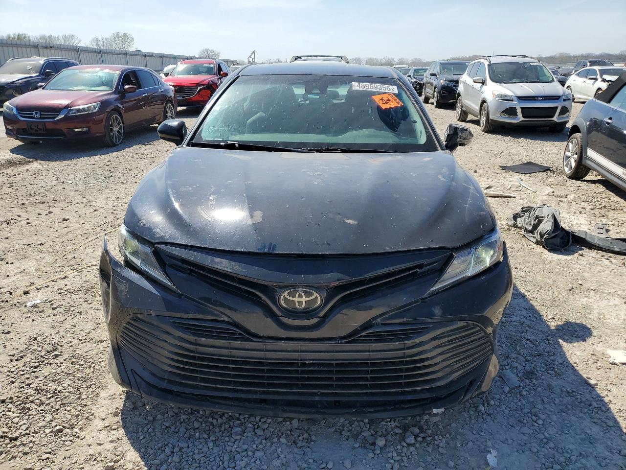 2020 Toyota Camry Le - Фото 5