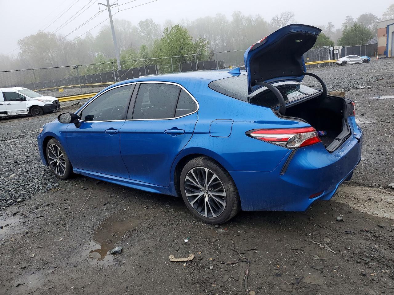2018 Toyota Camry Se - Фото 2