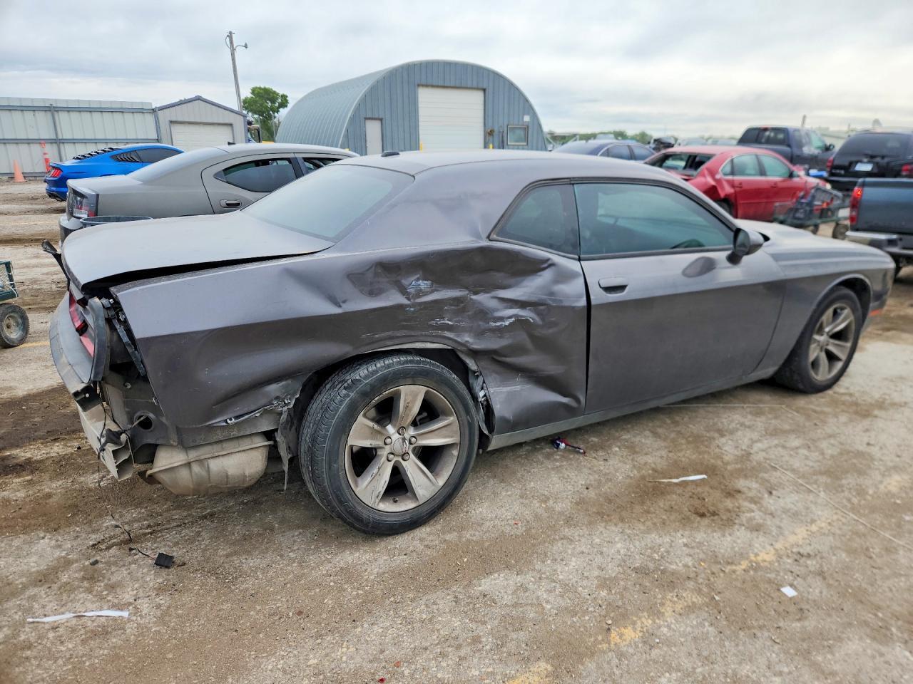 2015 Dodge Challenger Sxt - Image 3