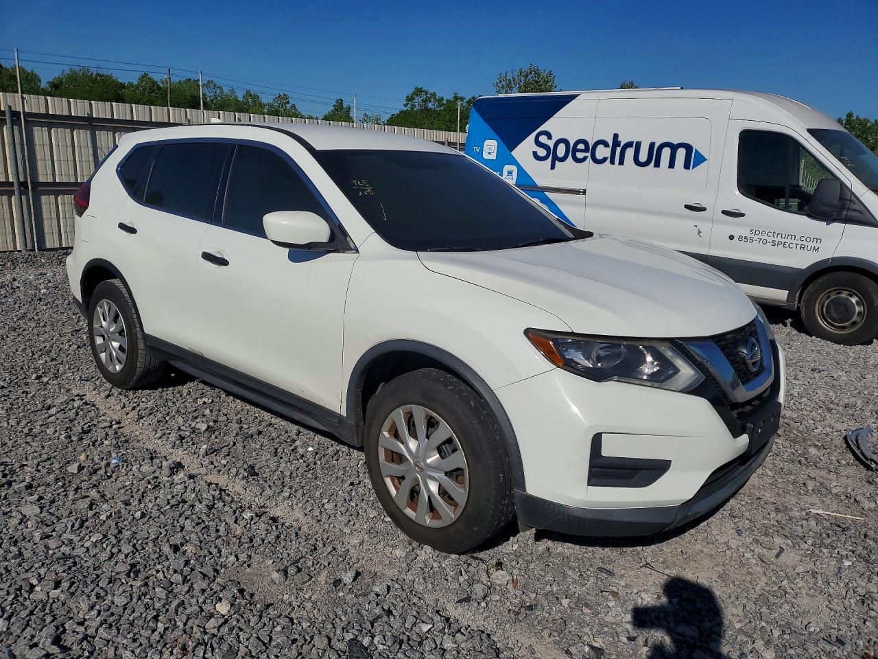 2017 Nissan Rogue S - Image 4