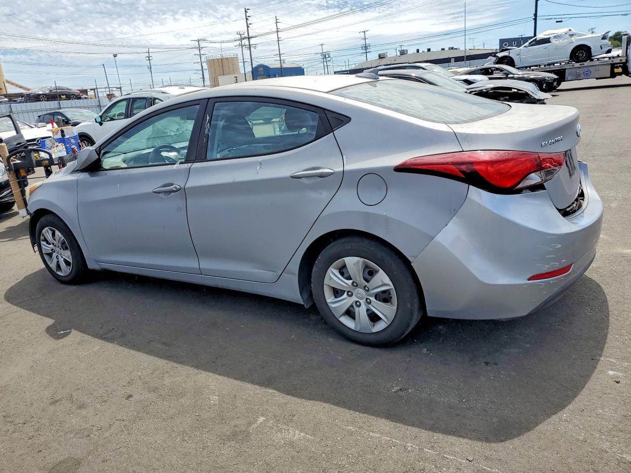 2016 Hyundai Elantra Se - Image 2