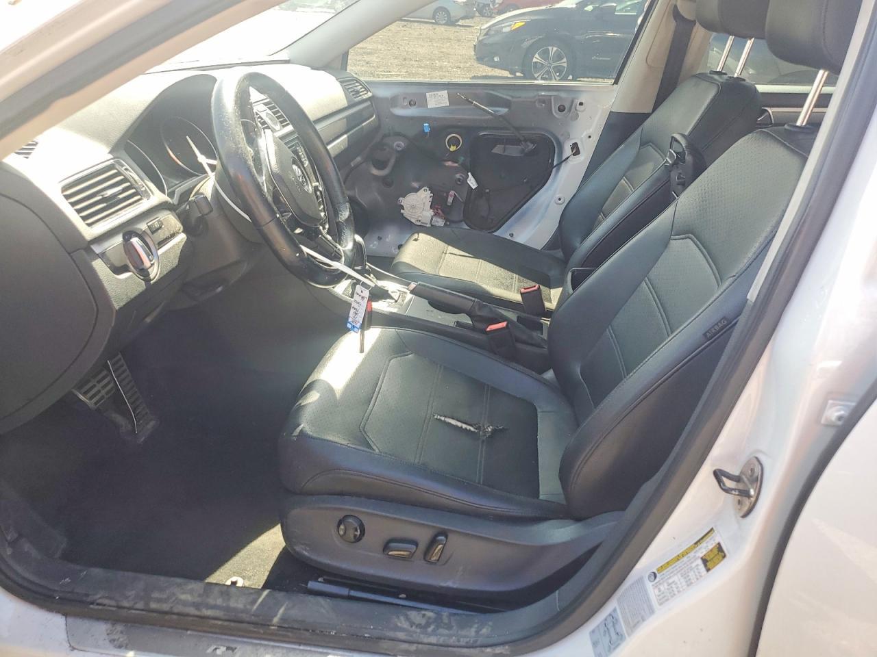 2017 Volkswagen Passat R-Line - Image 7