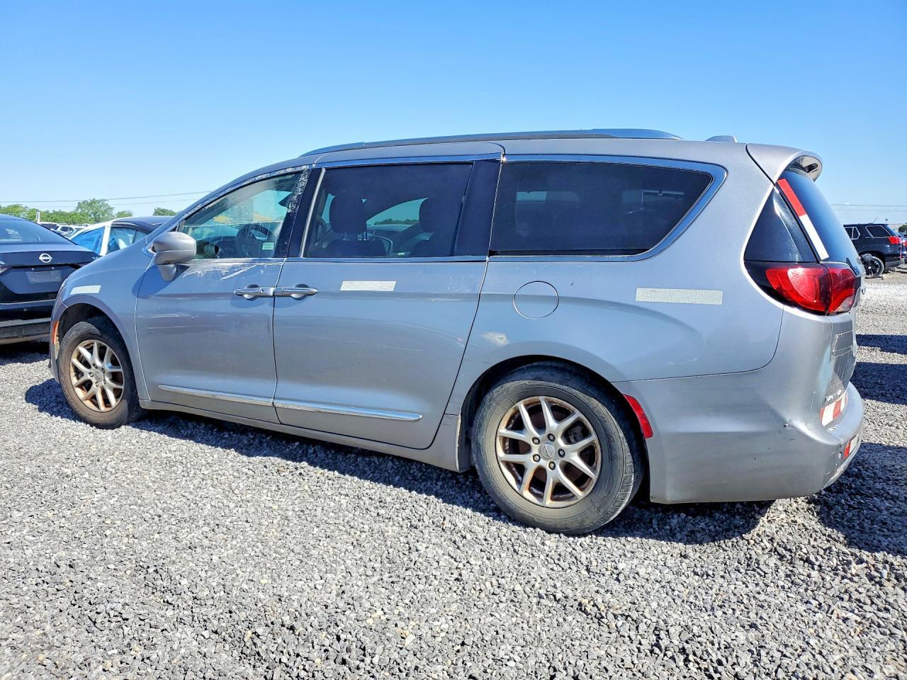 2020 Chrysler Pacifica Touring L - Image 2