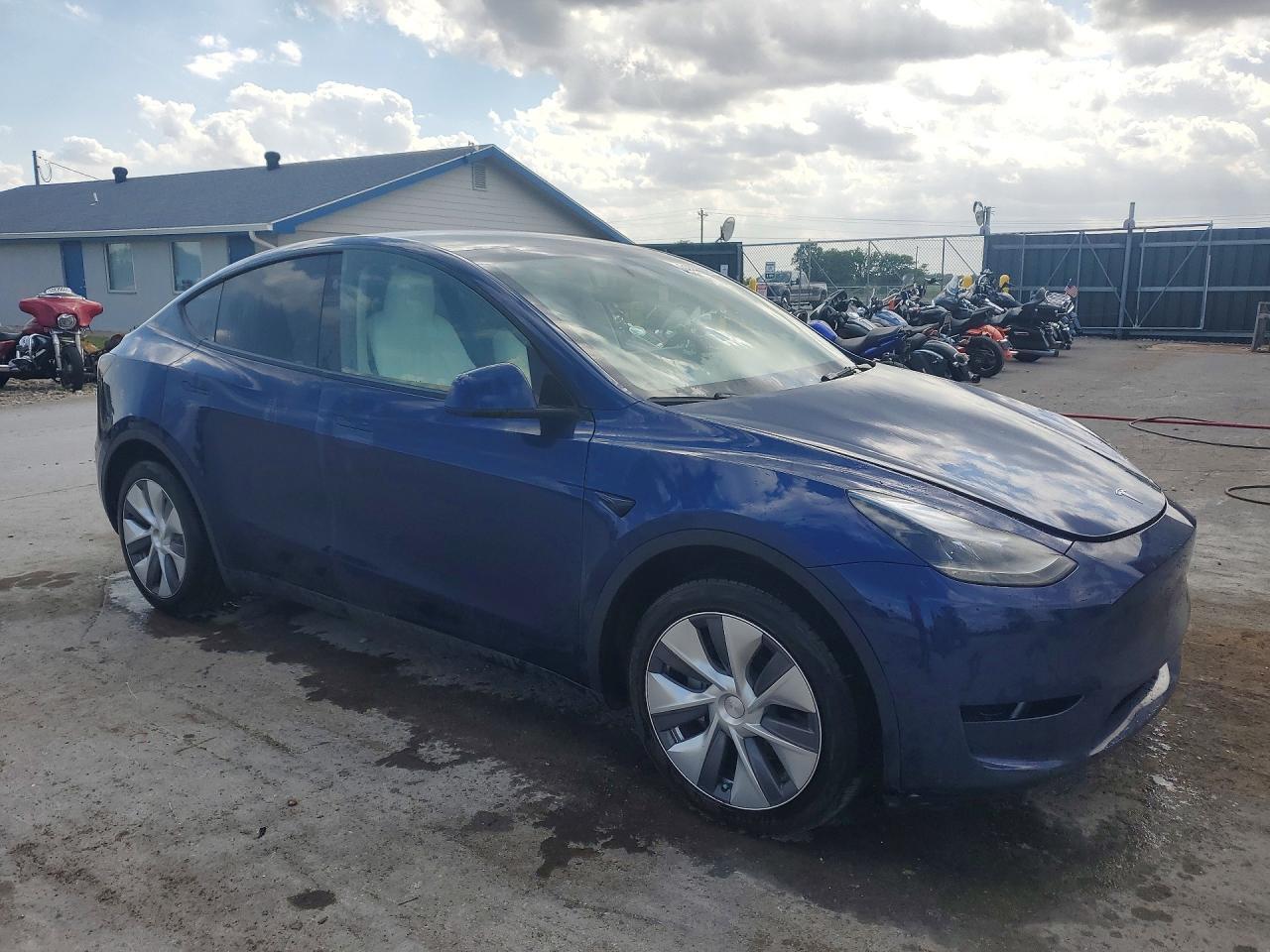 2024 Tesla Model Y - Image 4