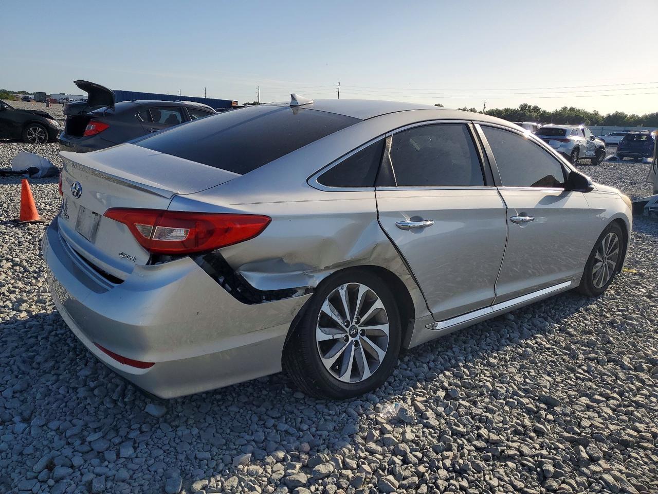 2015 Hyundai Sonata Sport - Image 3