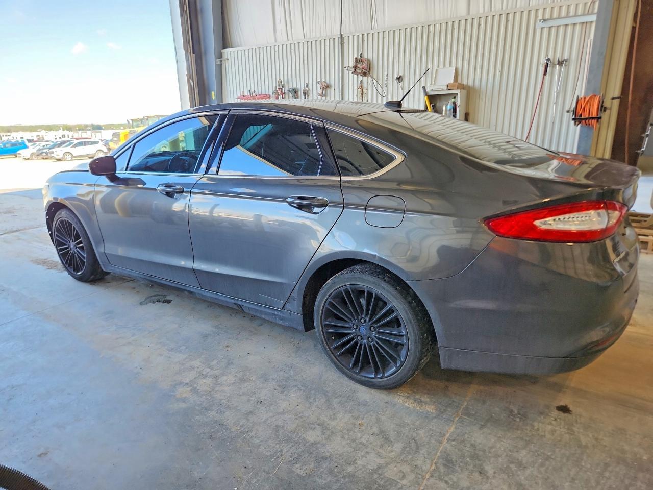 2016 Ford Fusion Se - Фото 2