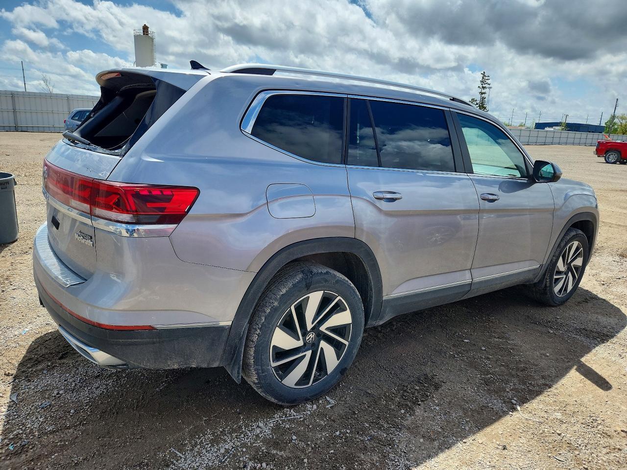 2024 Volkswagen Atlas Sel - Image 3