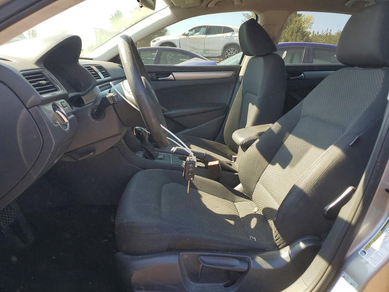 2014 Volkswagen Passat S - Фото 7