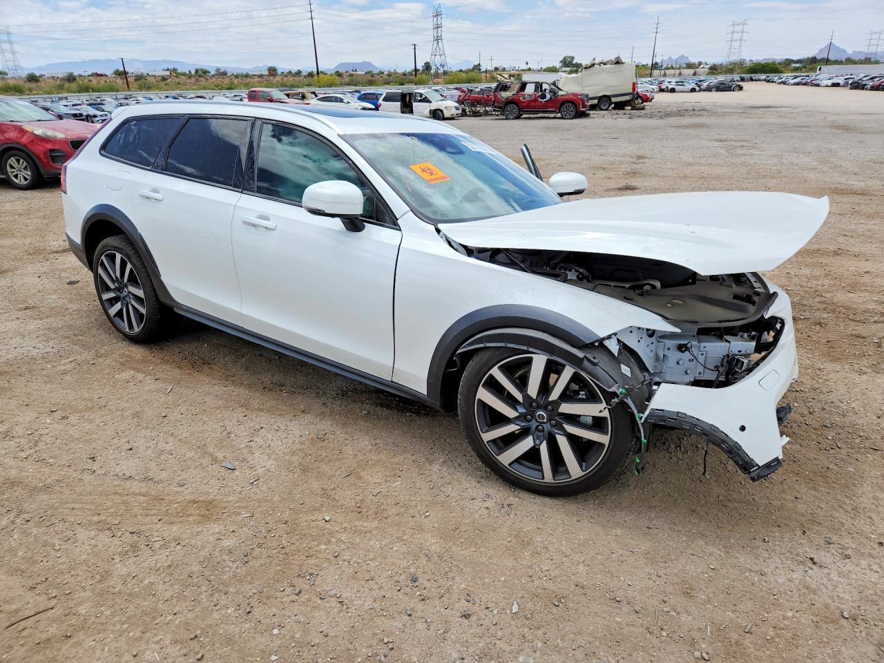 2026 Volvo V90 Cross Country Ultra - Image 4