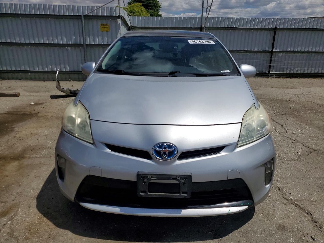 2014 Toyota Prius Three - Image 5